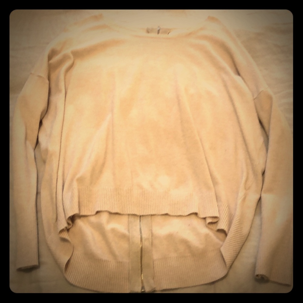 Nude tunic with sip up back